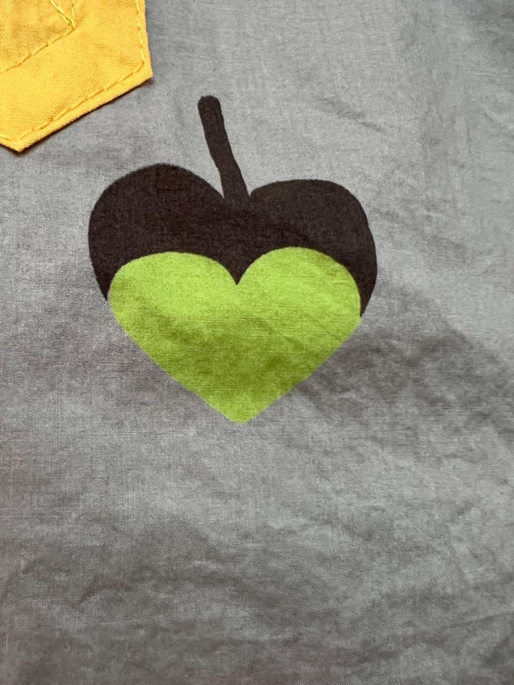 Marc by Marc Jacobs Women's Tank top. Gray/Yellow Acorn Hearts. Button-Up. Size6 - Picture 12 of 13